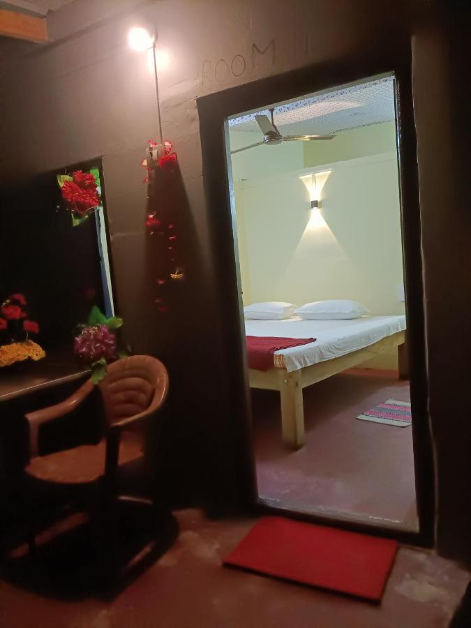 Om D S Cafe 51 & Beach Stay Gokarna  Exterior photo