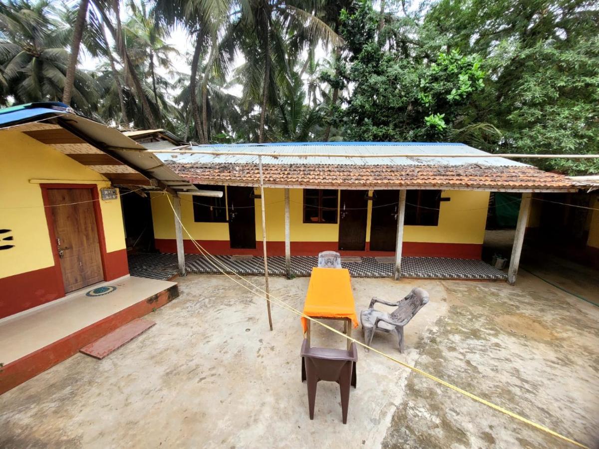 Om D S Cafe 51 & Beach Stay Gokarna  Exterior photo