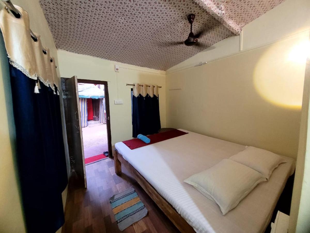 Om D S Cafe 51 & Beach Stay Gokarna  Exterior photo