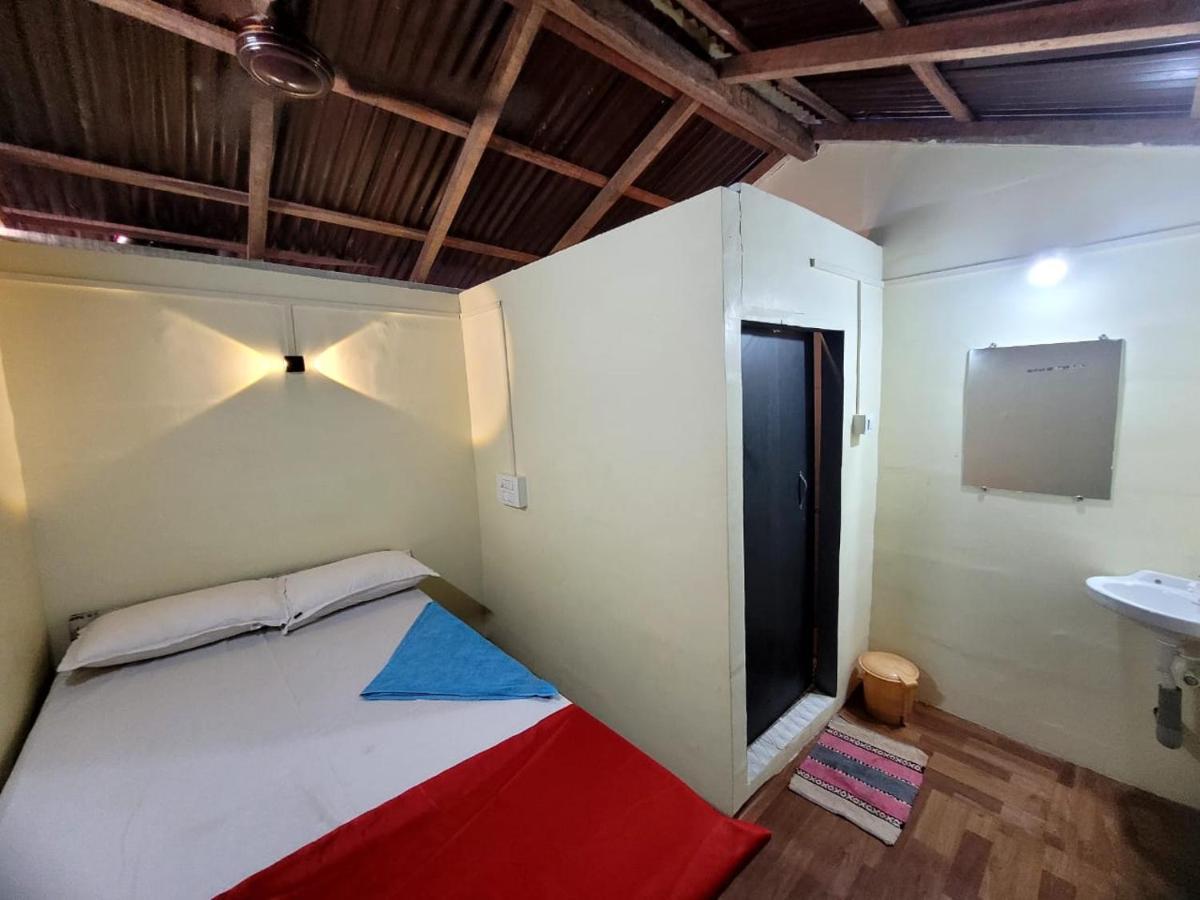 Om D S Cafe 51 & Beach Stay Gokarna  Exterior photo