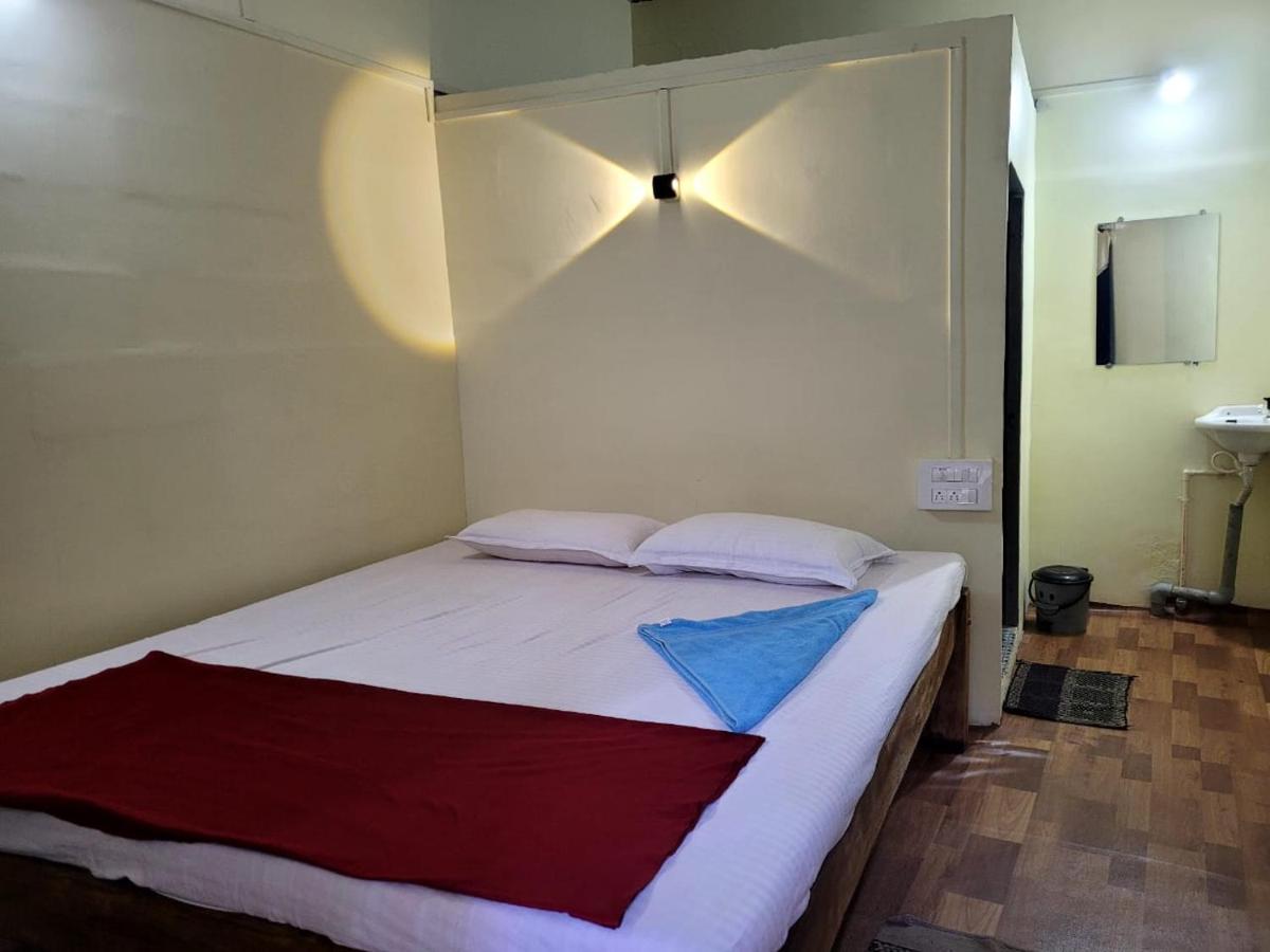 Om D S Cafe 51 & Beach Stay Gokarna  Exterior photo