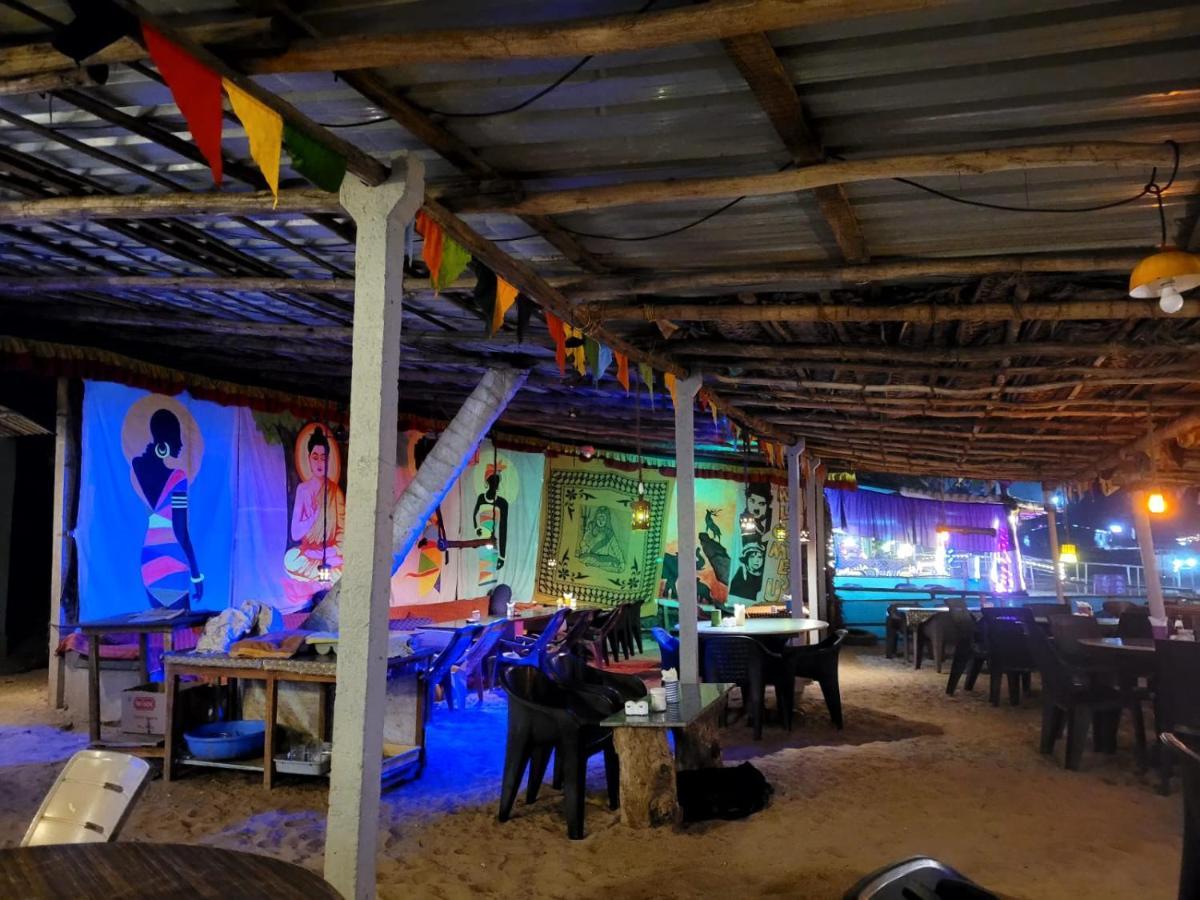 Om D S Cafe 51 & Beach Stay Gokarna  Exterior photo